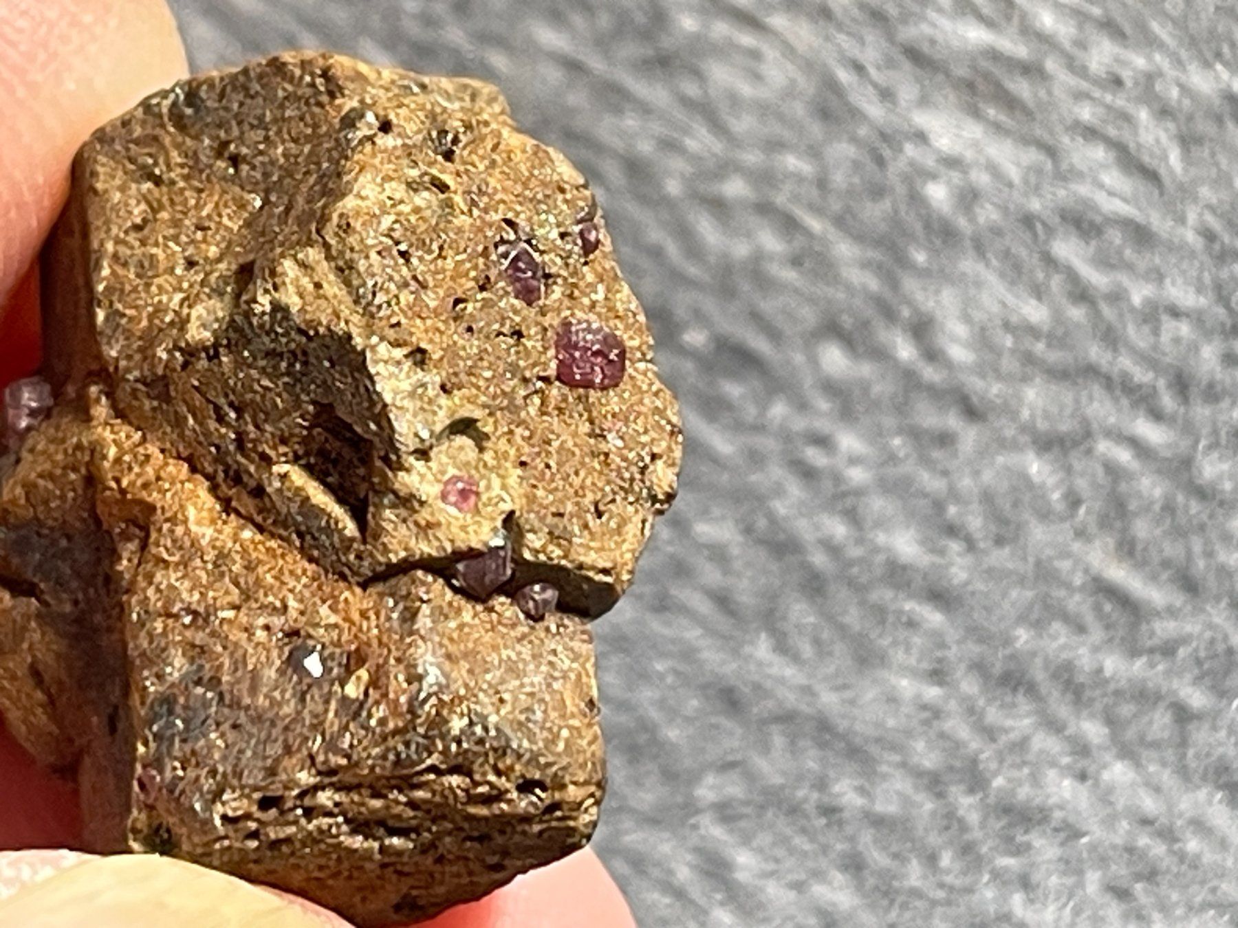 Minerali & Pietre curative: Staurolite et grenats – Nuovo (secondo la descrizione) da Cernier venduto da Tashi_Delek 1