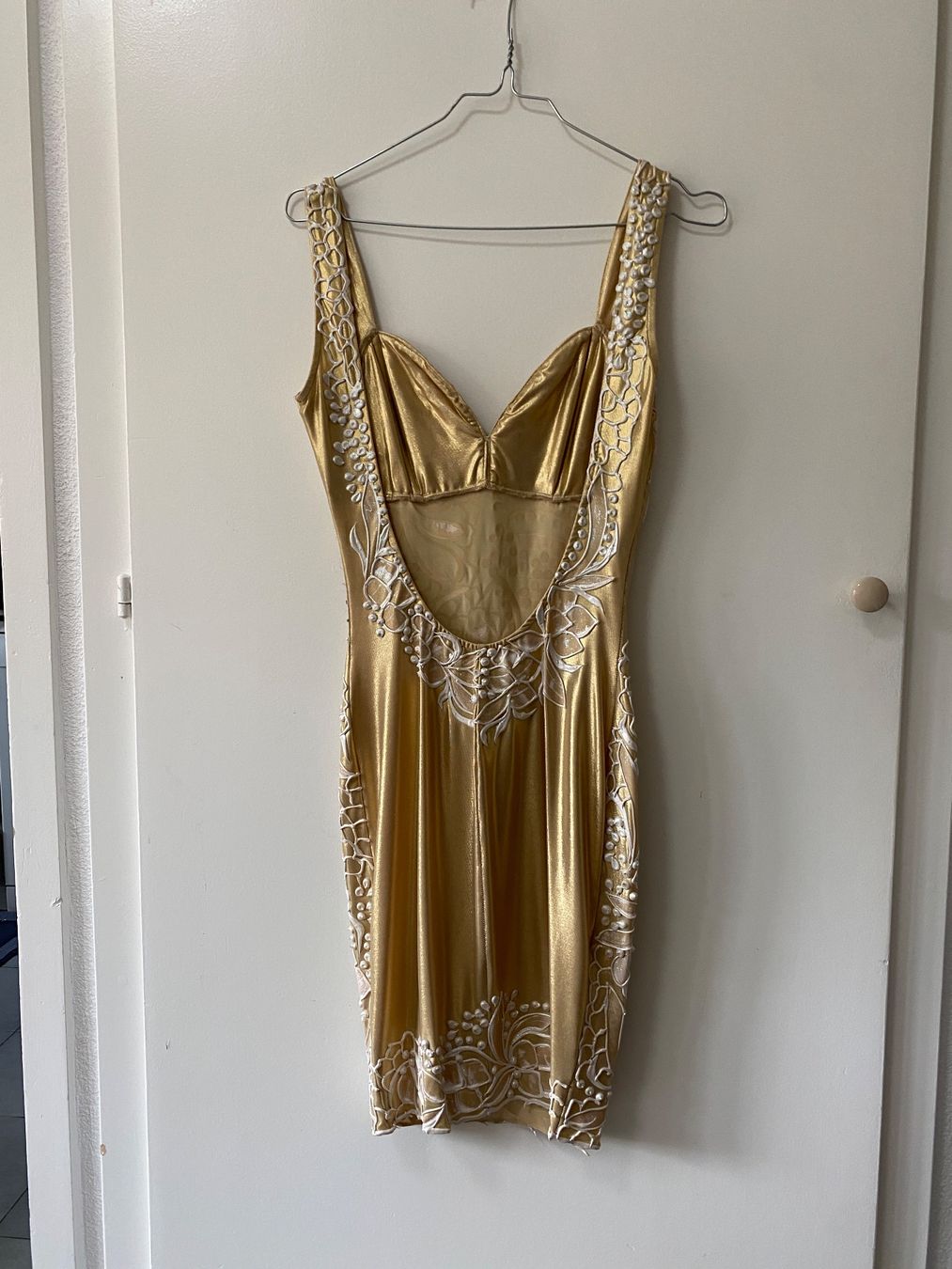 Robes: Robe de soirée dorée – élégante – idéale fêtes taille S/M – D'occasion à Nyon par dar_78qd 1