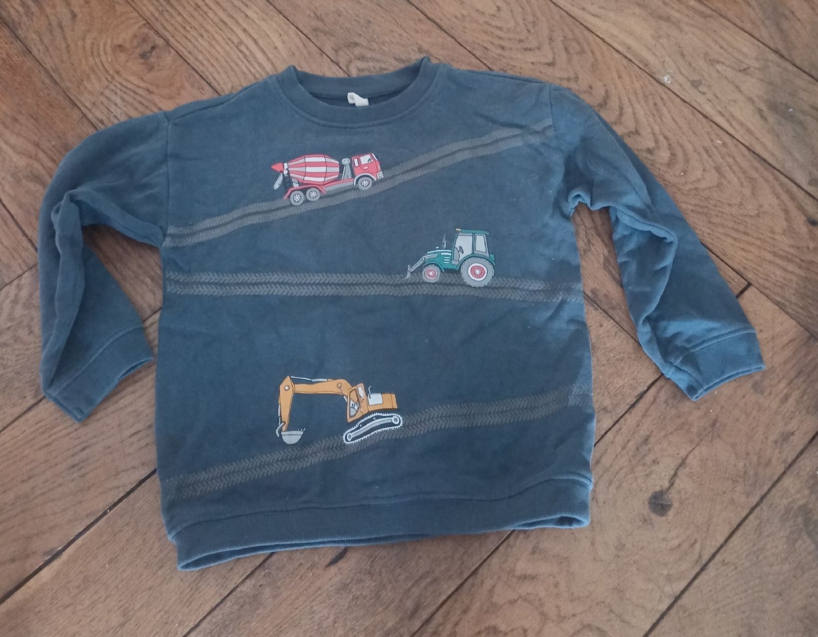 Hemden, T-Shirts & Polos: Langarmshirt Grösse 110 – Gebraucht aus Schönenwerd von pomodor