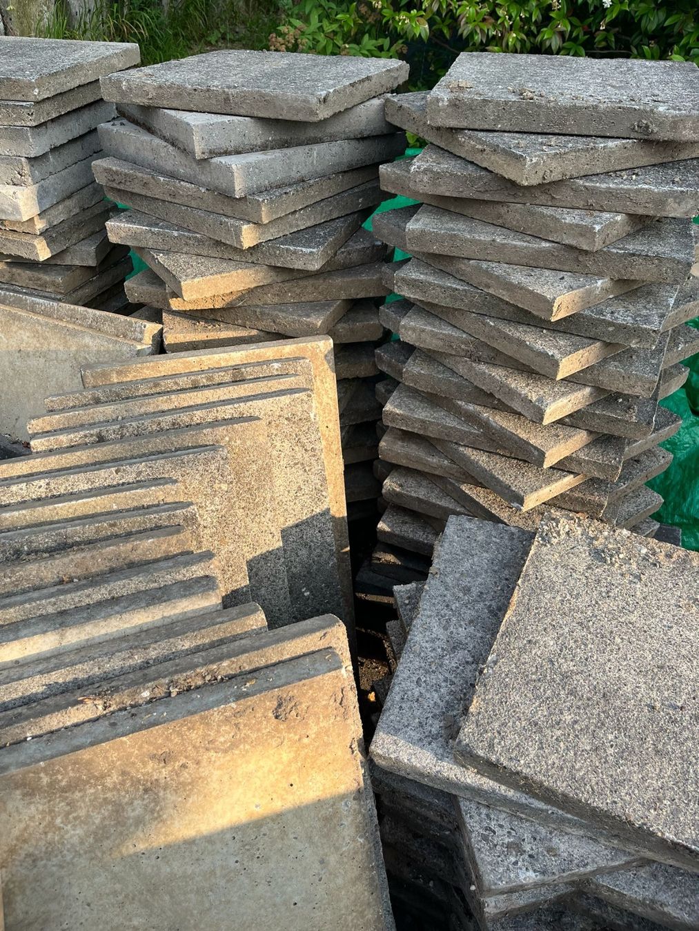 Rivestimenti per pavimenti: Betonplatten / Gartenplatten diverse – Usato da Pfeffingen venduto da Gascard