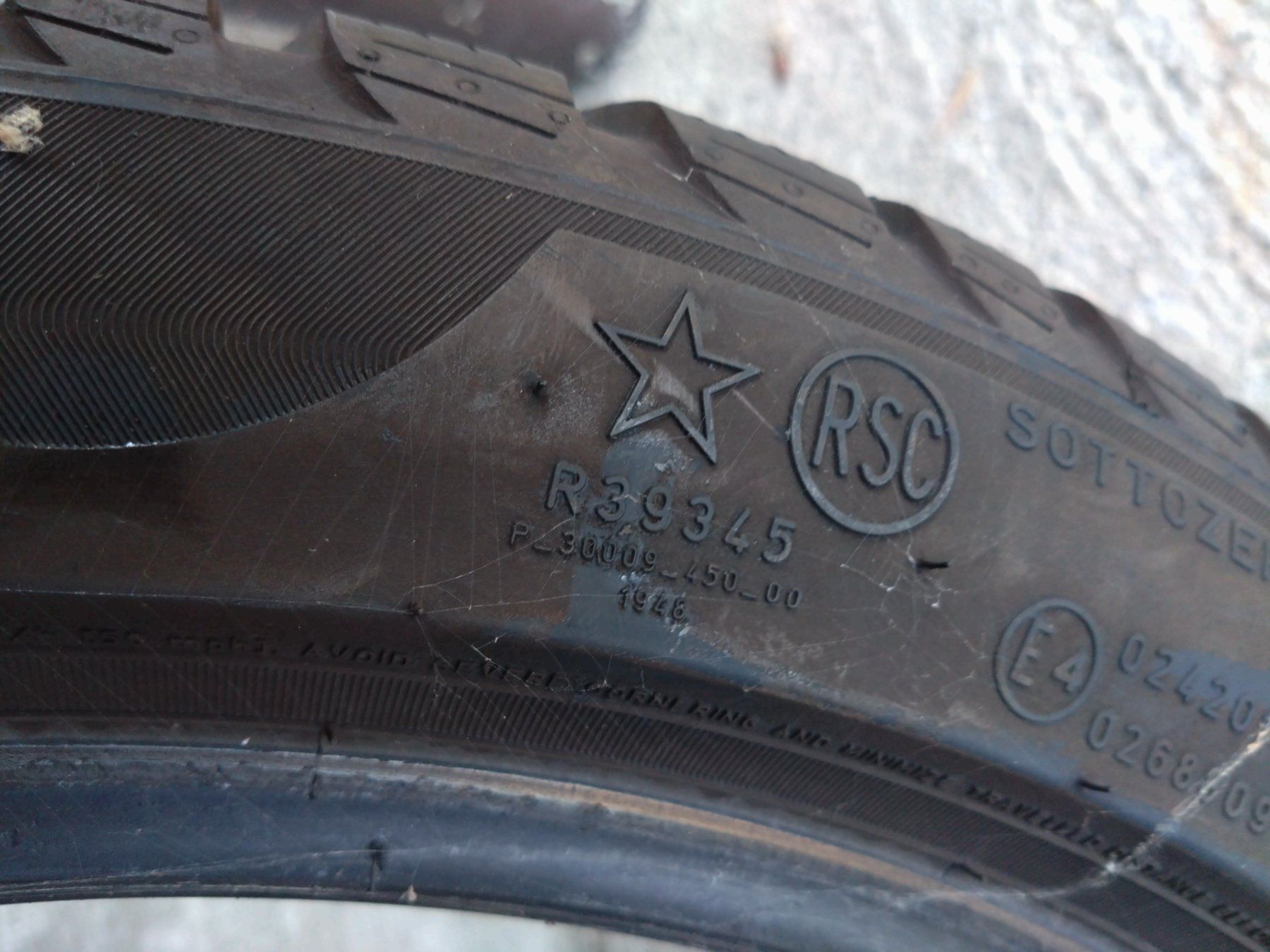 Pirelli Pneus & Roues: 225/45R18 Winterreifen Pirelli – D'occasion à Bergdietikon par Corolla10 6