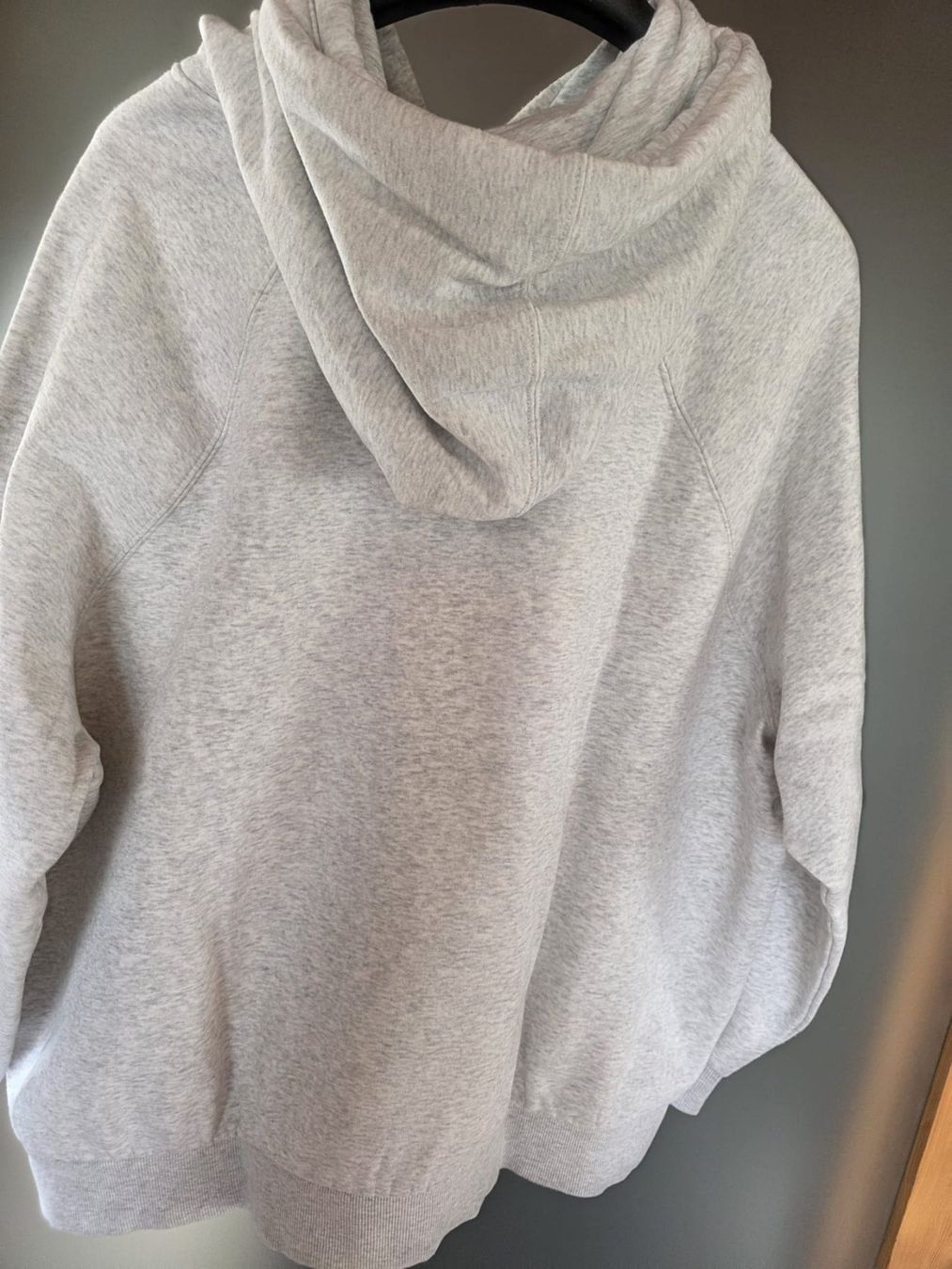 Kleiderpakete: Top Hoodies-Set für Damen, Grösse 46, GuterZustand! – Gebraucht aus Diegten von November1971 9