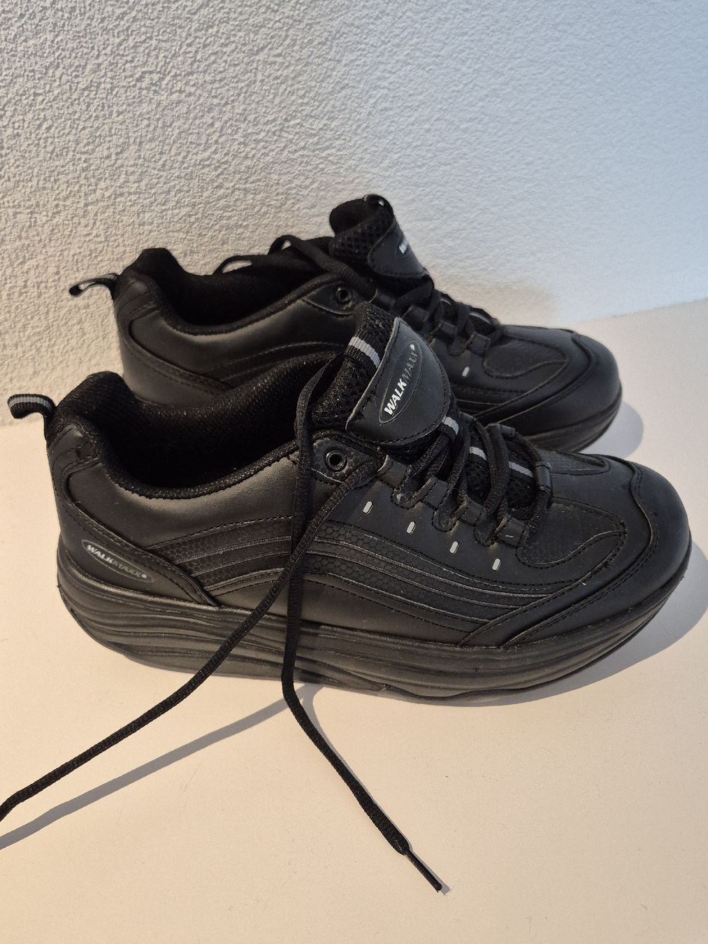Scarpe da uomo: Walkmaxx Freizeitschuhe Gr. 43 schwarz – Usato da Hefenhofen venduto da GSC99 1