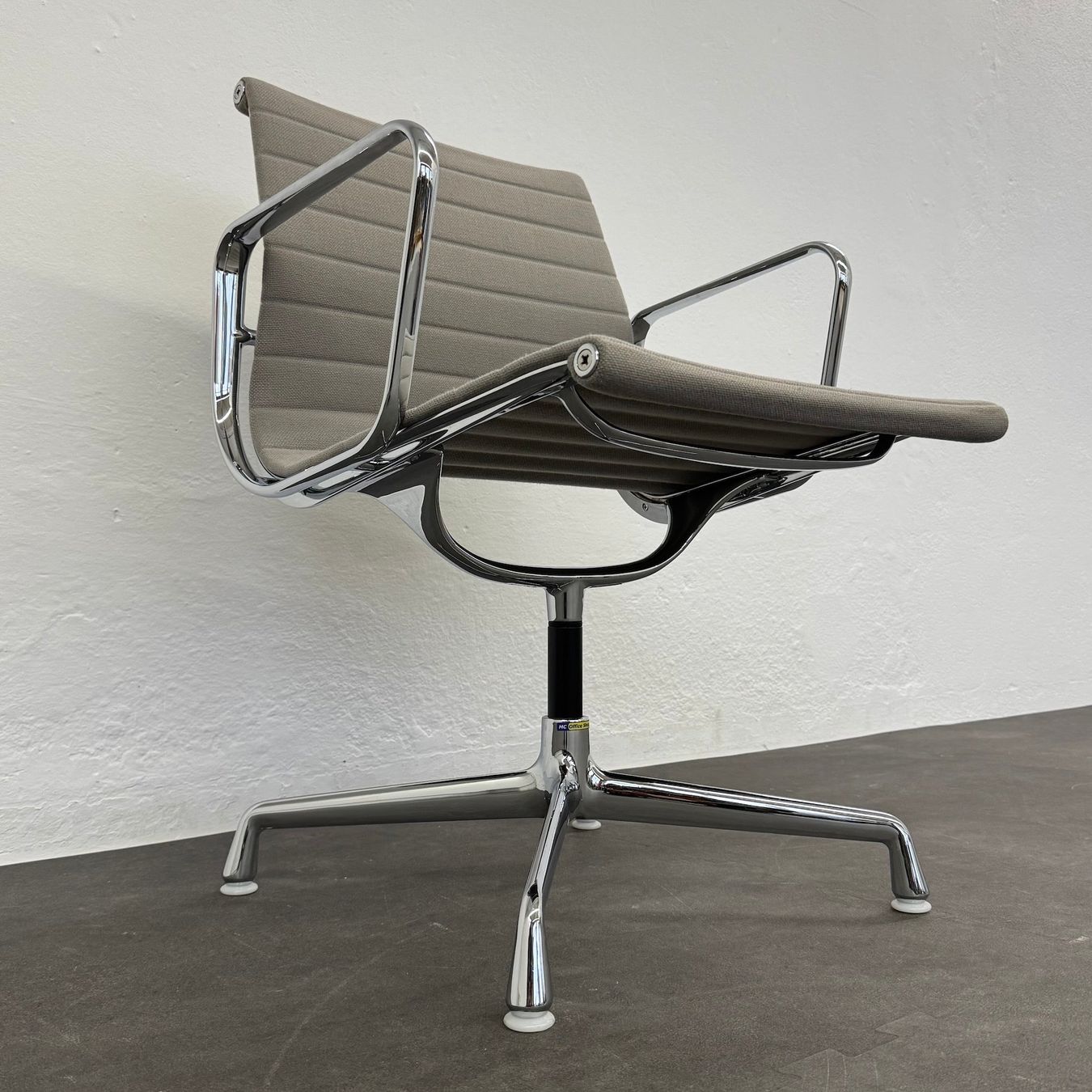 Sedie: Vitra Eames Alu Chair EA108 Hopsak – Usato da Schönenwerd venduto da mcofficeshop 5