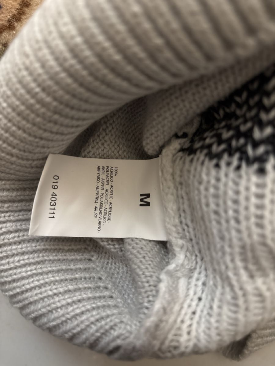 Pulls & Sweat-shirts: Pull  – Neuf avec emballage d'origine à Epalinges par Has_yhj9 2