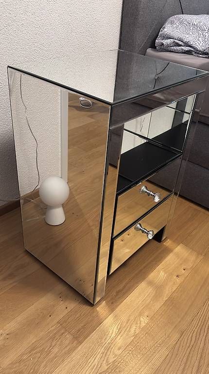 Comodini: Nachttische Glas – Usato da Hirzel venduto da TargatoNA 2