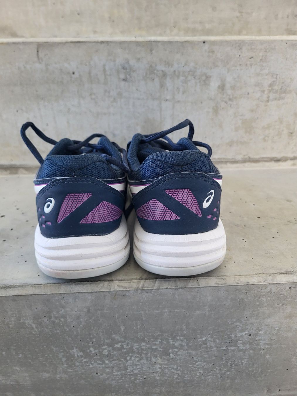Asics Scarpe per ragazze: Asics Turnschuhe Mädchen Gr. 35.5 – Usato da Thalwil venduto da J_Doe 1