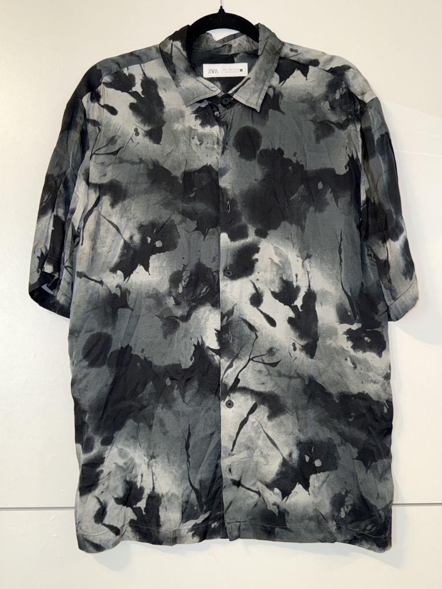 Zara Camicie: ZARA HEMD MIT ABSTRAKTEM MUSTER – Usato da Schlieren venduto da kle_dis