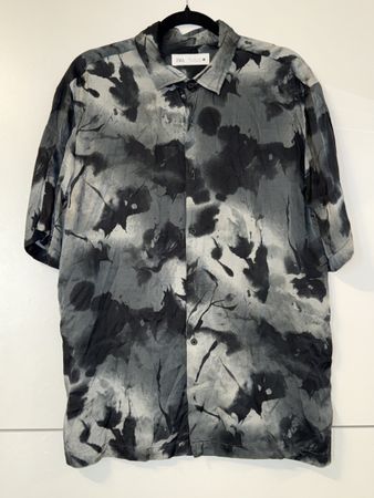 ZARA HEMD MIT ABSTRAKTEM MUSTER