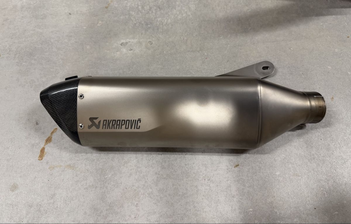 Sistemi di scarico: BMW S1000RR K67 Akrapovic Auspuff – Usato da Reichenburg venduto da tonyo01