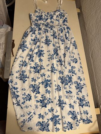 Sommerkleid weiss blau Blumenmuster mit Trägern neuwertig M