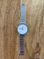 Damen Armbanduhr Swatch mit silberfarbenem Metallband