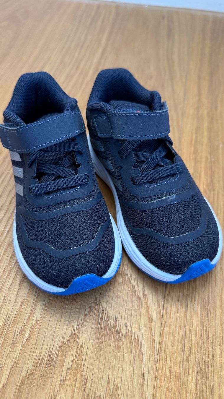 Adidas Scarpe per ragazzi: Adias Turnschuhe/Sneakers Grösse 22 – Usato da Münchenbuchsee venduto da sterbsli 2