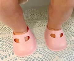 ÄLTERE KLEINE PUPPENSCHUHE