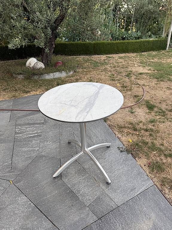 Tische: Klappbarer Gartentisch  – Gebraucht aus Lyss von apennisi