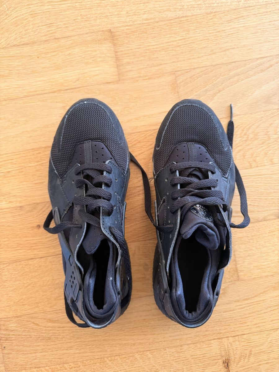 Nike Scarpe da uomo: Nike Huarache noire, taille 39 – Usato da Biel/Bienne venduto da Karine2012
