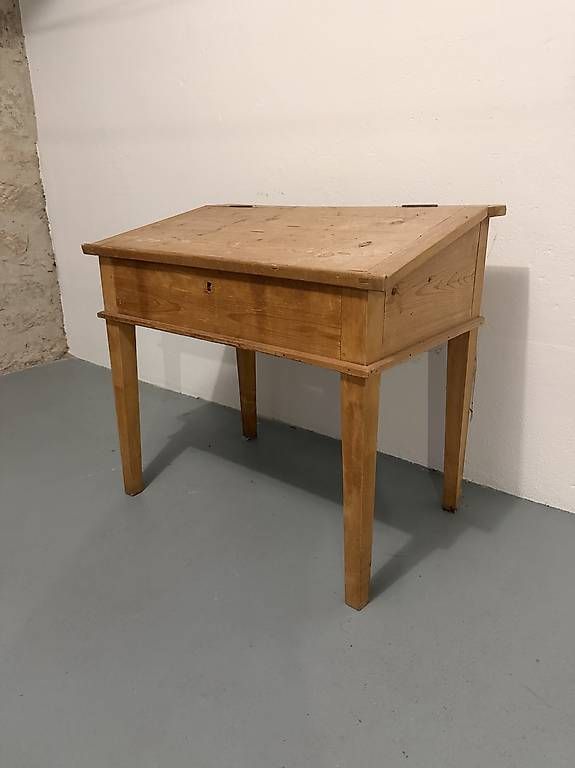 Schreibtische: Pult – Gebraucht aus Basel von dietschy77
