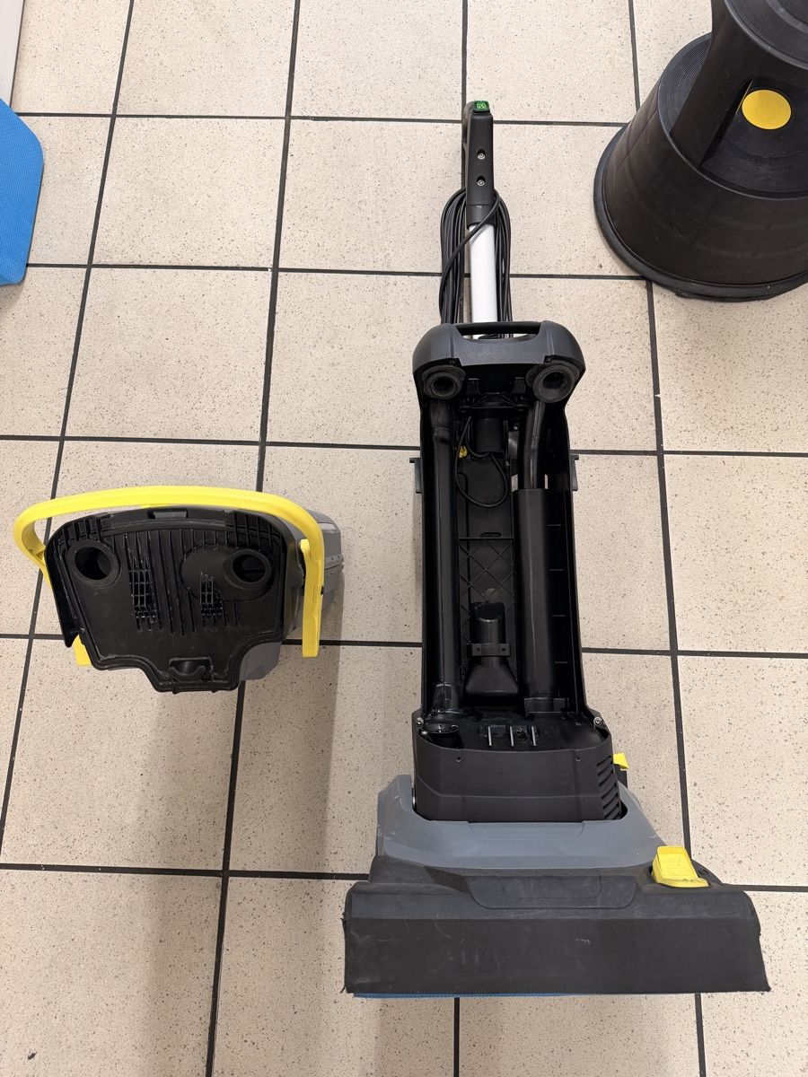 Kärcher Tutte le macchine: Kärcher Professional Scheuersaugmaschine BR 30/4 C – Difettoso da Tann venduto da 6hezzi 6