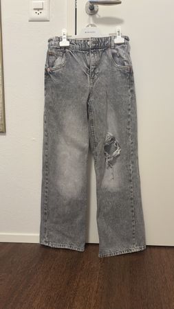 Zara Jeans Grau mit Riss, Grösse 140, Top Zustand!
