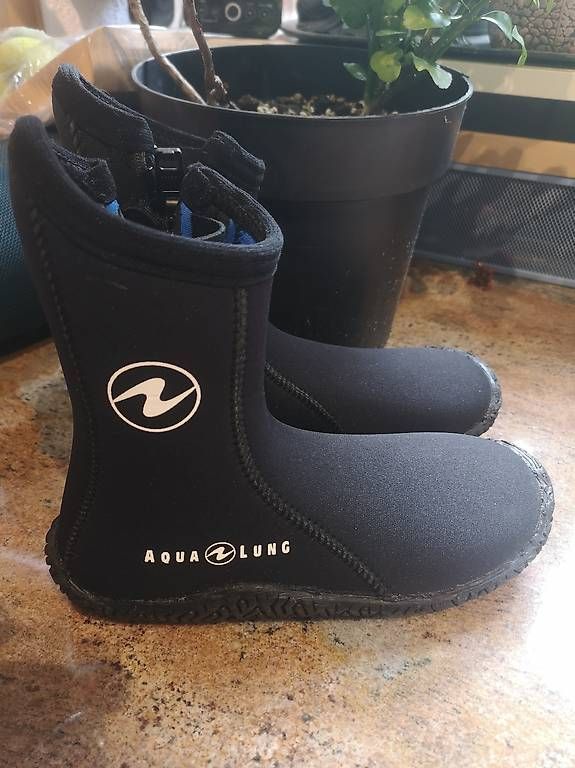 Scarpe da uomo: Tauchschuhe Tauchfüsslinge Surfschuhe  – Usato da Aesch BL venduto da carolerimpau