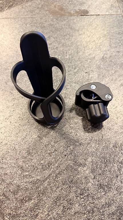Supporti a parete: Flaschen Halterung – Usato da Unterseen venduto da beE-Scooter 2