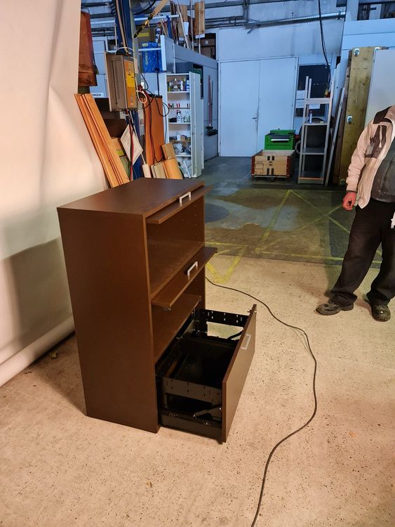 Scaffali: Büroregal mit abschliessbarer Schublade günstig – Usato da Münchenstein venduto da tsp01 2