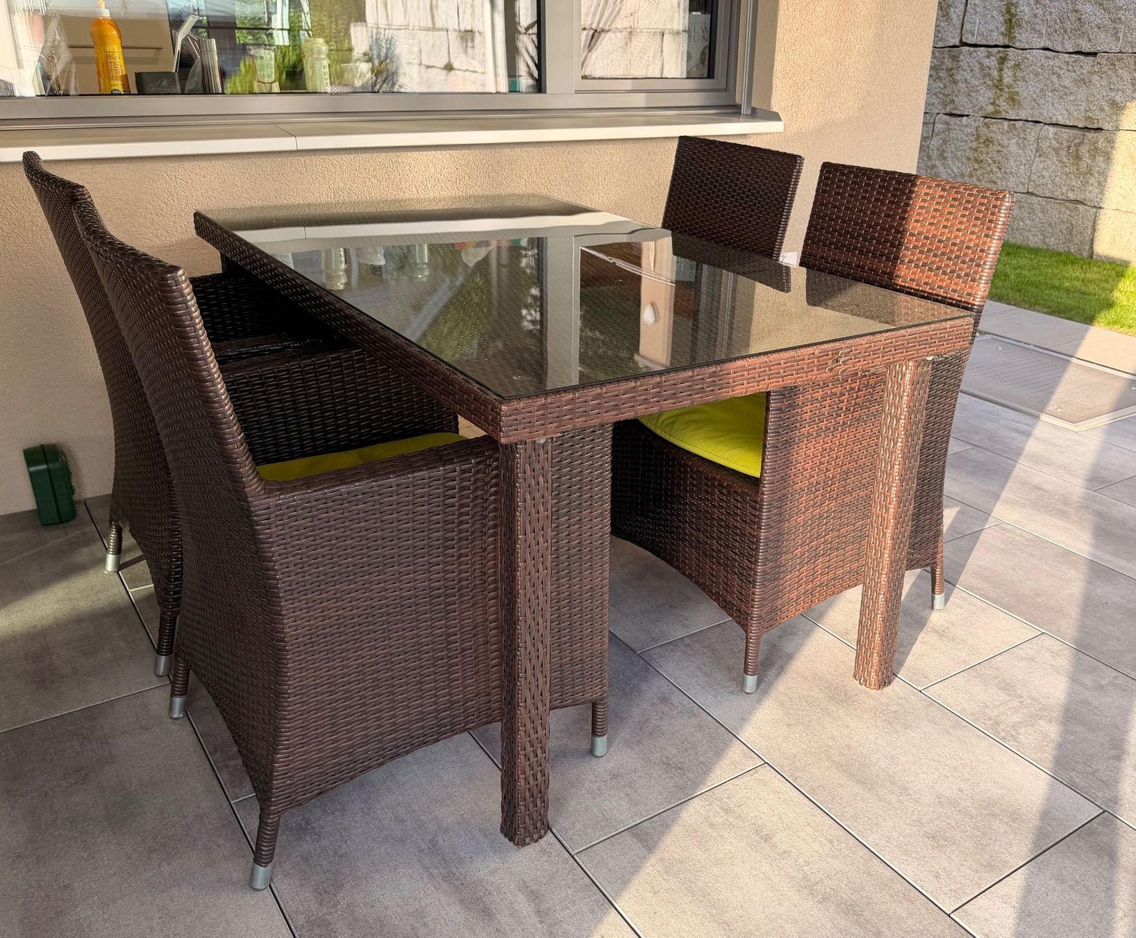 Tischset: Rattan Tisch inkl. 4 Stühle – Gebraucht aus Duggingen von izu_t7b6 1