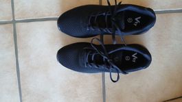 Schwarze Sneaker Victory Gr 42 neu