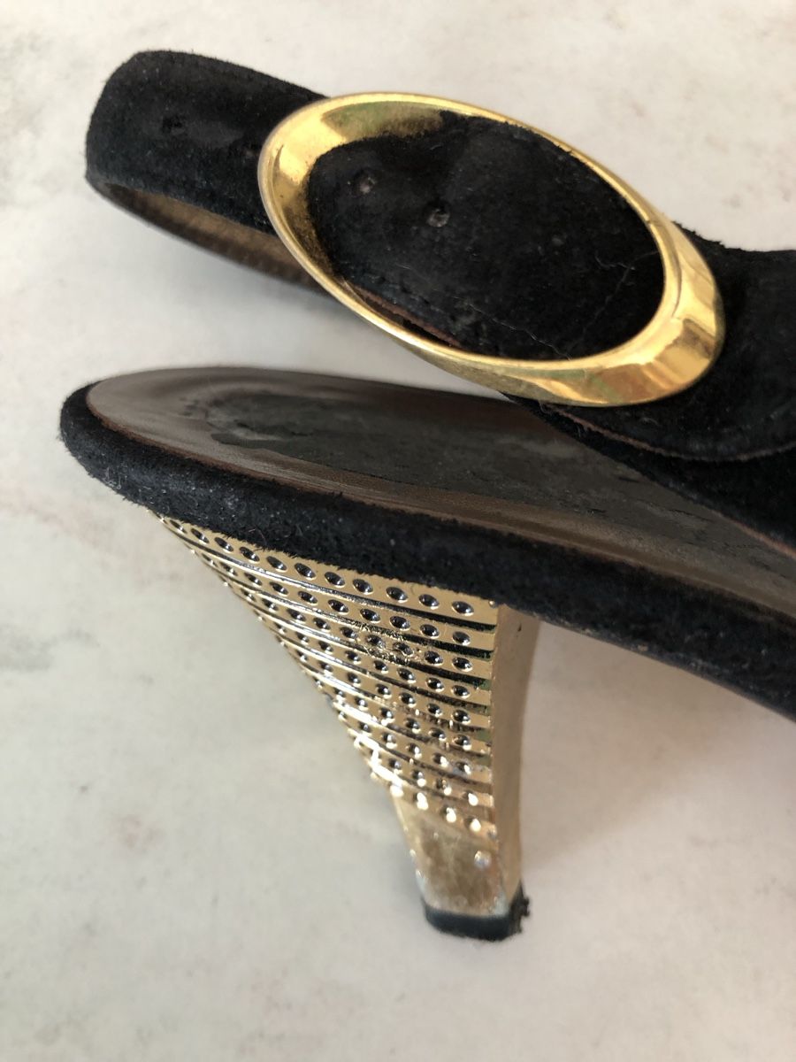 Kaiser Damenschuhe: Schwarzer Pumps mit goldigem Absatz und Schnalle – Gebraucht aus Solothurn von Congela 3