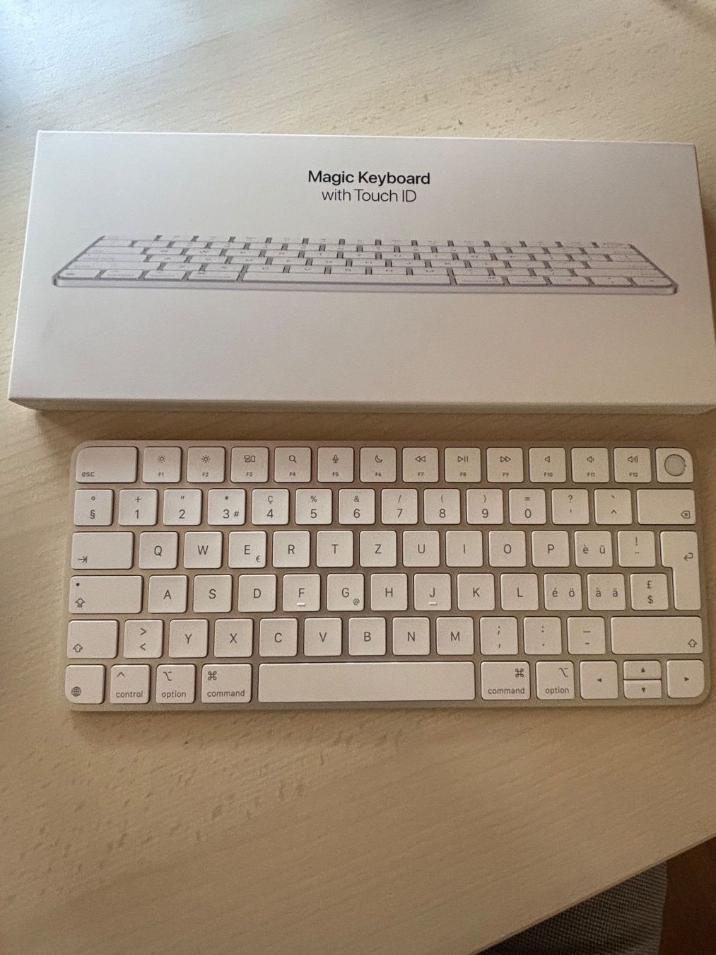Apple Tastiere: Apple Magic Keyboard mit Touch ID neuwertig – Usato da Altstätten SG venduto da Daxdevelopment