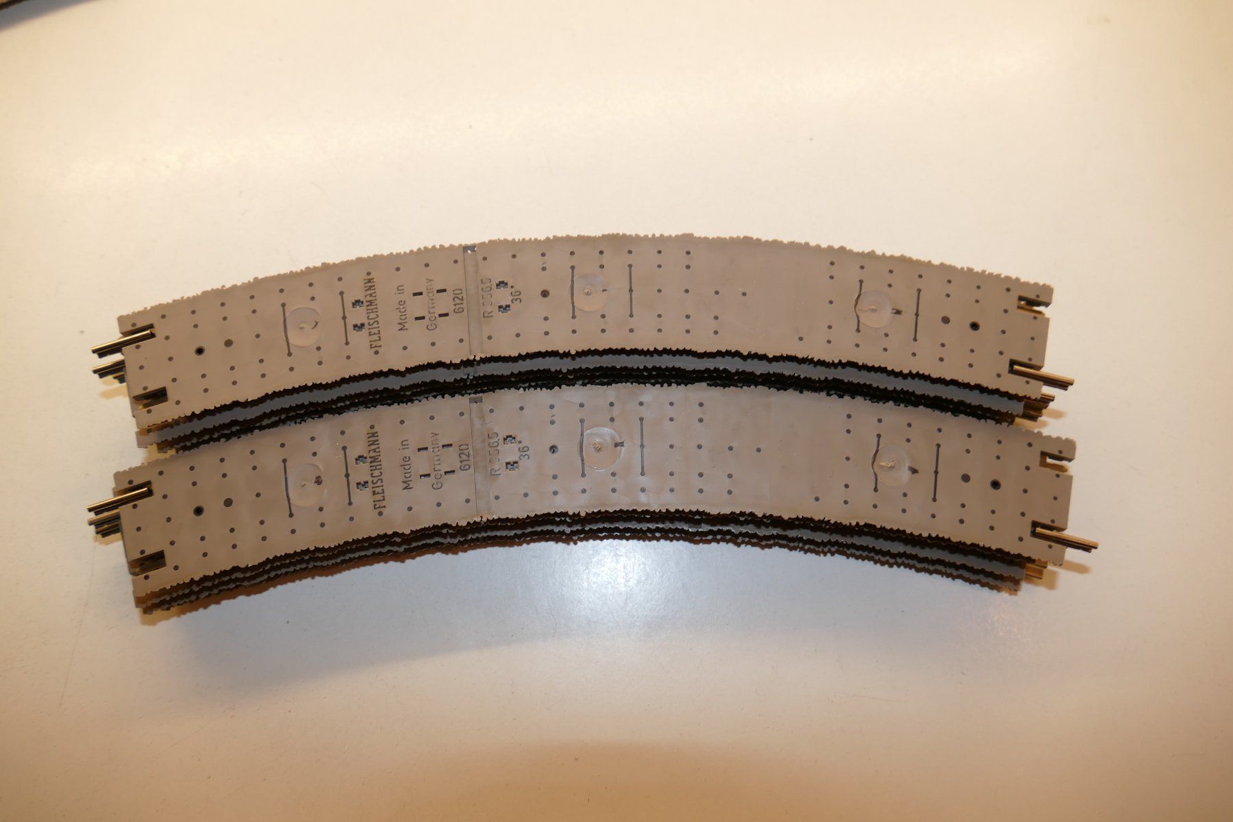 Fleischmann Modelleisenbahnen: Fleischmann H0: 9xgebogenes Gleis Nr. 6120 – Gebraucht aus Niederhasli von rail-duerst 1