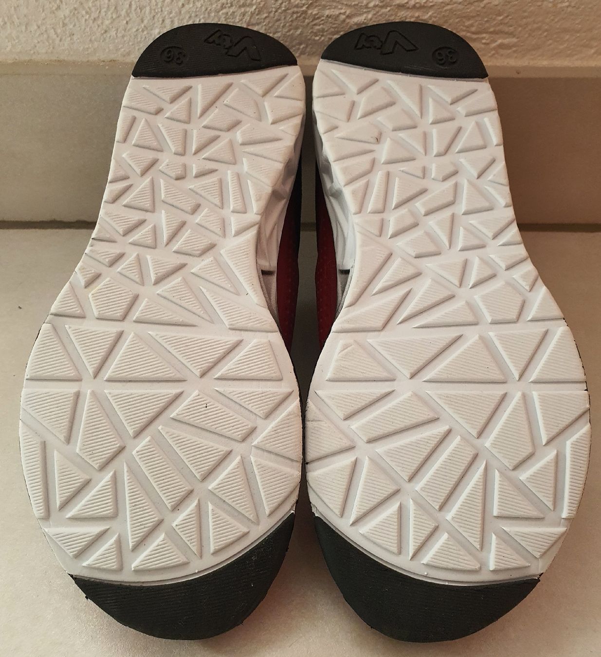 Scarpe per ragazzi: Baskets gym semelle non marquante pointure 36 – Nuovo (secondo la descrizione) da Vouvry venduto da Arwenne 3