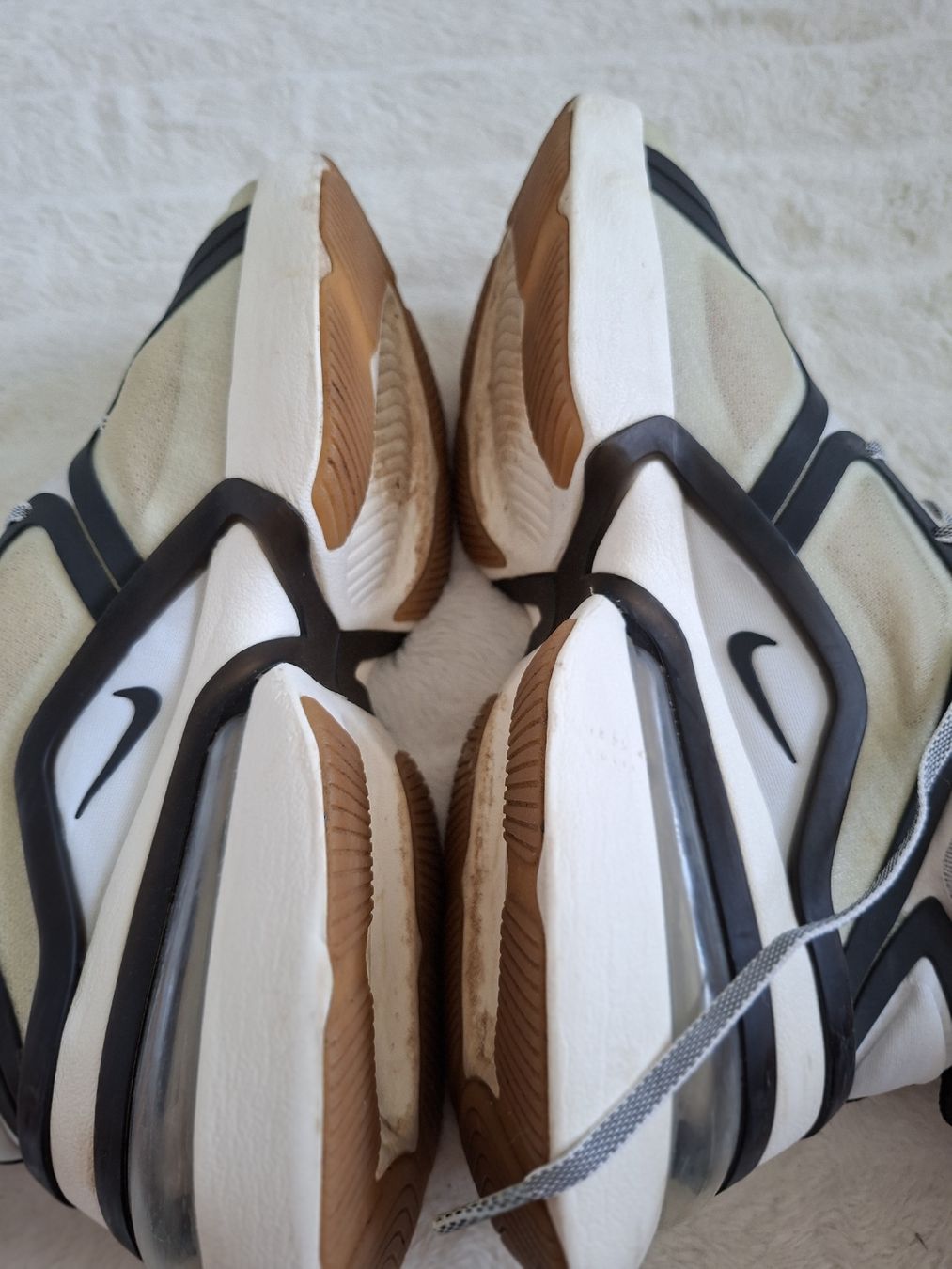 Nike Scarpe da uomo: Baskets Nike Air Max 270 React Taille 40.5 Bon état – Usato da Renens VD venduto da ser_j2fn 1