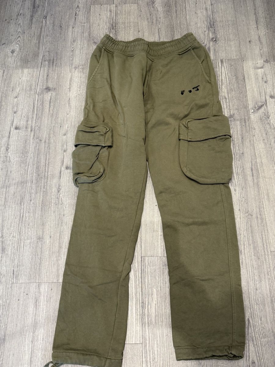 Off-White Pantaloni: Off white cargo jogger olive M – Usato da Giubiasco venduto da Darkemperor