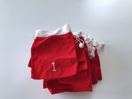Adventskalender Säckli, 24 Stück, rot/weiss, neuwertig!