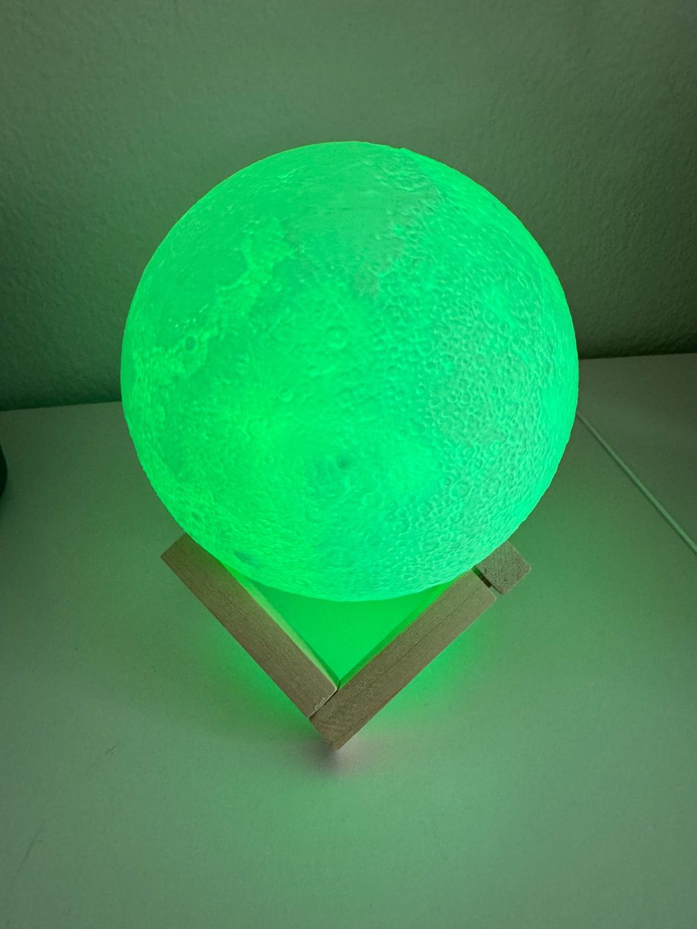 Lampade: Mondlampe mit Holzsockel – Usato da Zürich venduto da nikkotyze 2