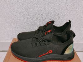 Turnschuhe, neu