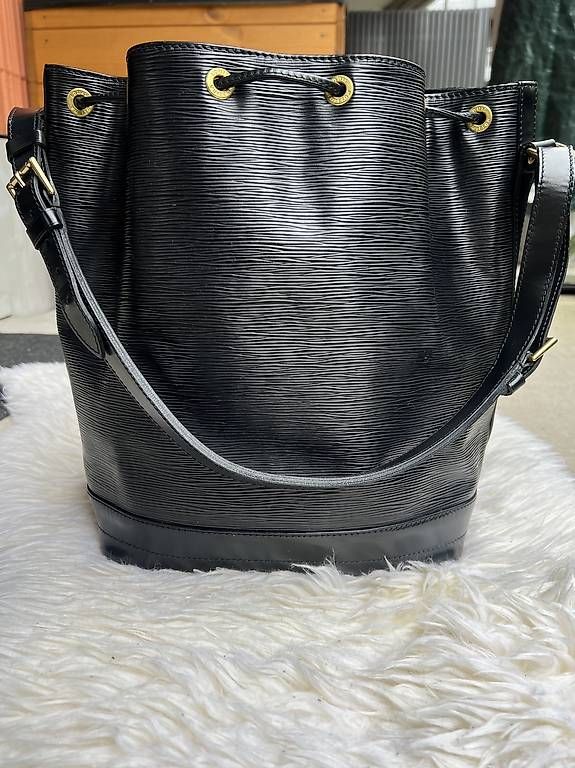 Louis Vuitton Borse da donna: Louis Vuitton NéoNoé Leder schwarz – Usato da Dübendorf venduto da fadrinli 1