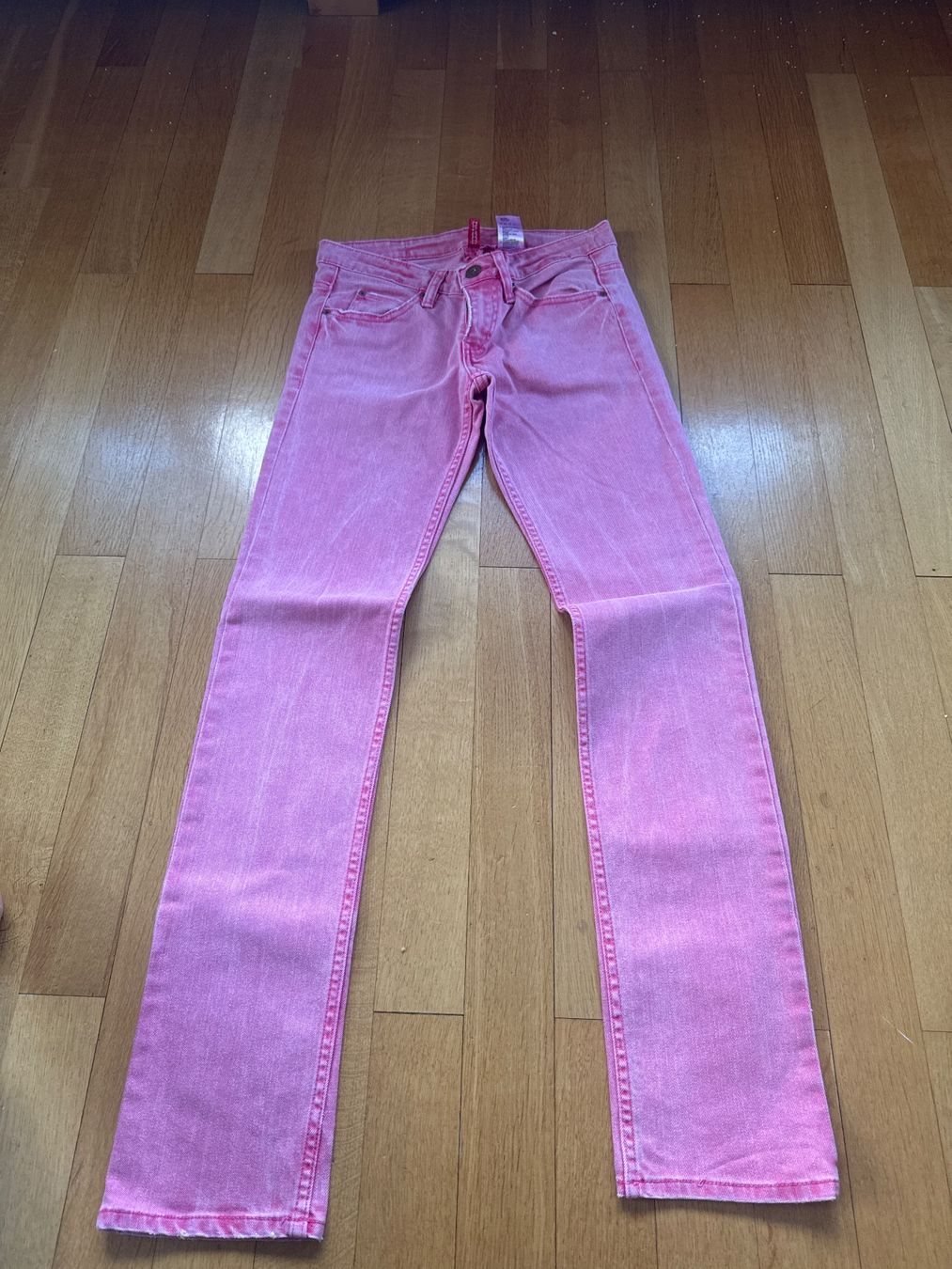 H&M Jeans: Tolle Jeans pink Grösse 36 – Gebraucht aus Schöfflisdorf von sonjastarfish