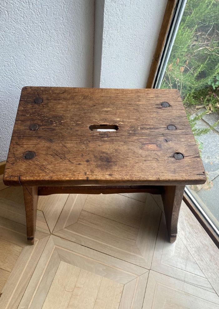 Sgabelli: Antiker Holzhocker – Usato da Winterthur venduto da Juhu75 1