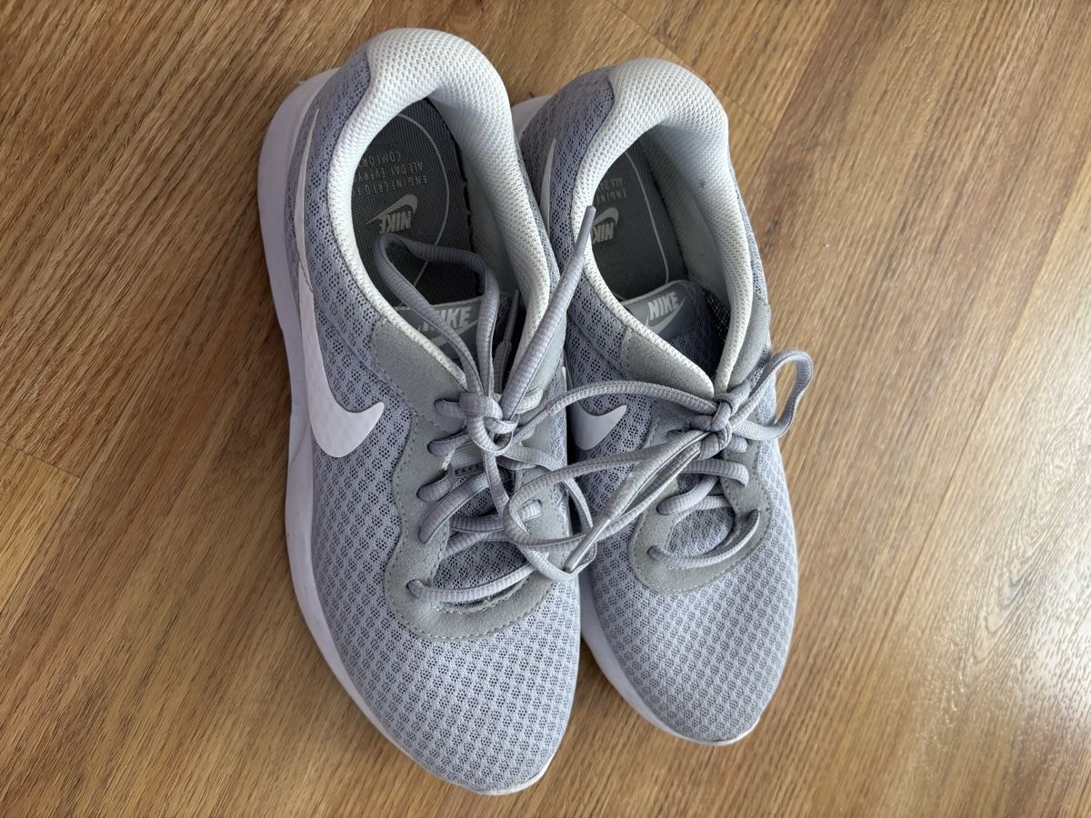 Nike Chaussures hommes: Nike Sneaker grau Modell Tanjun Grösse 40  – Neuf (Voir description) à Tann par Dina.q