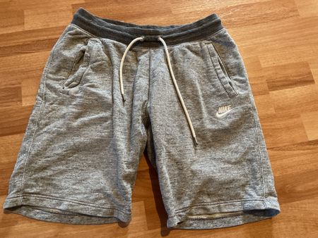Nike Shorts Gr. M - grau 
