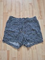 kurze Hose mit Blumenmuster