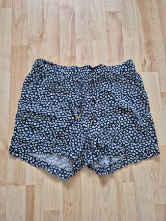 kurze Hose mit Blumenmuster