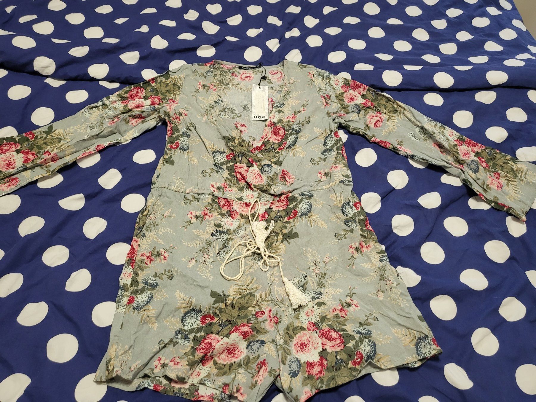 Tute: jumpsuit shorts gr 36 von BOOHOO – Nuovo e nell'imballaggio originale da Dietikon venduto da Eleda