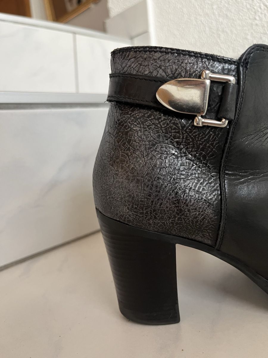 Scarpe da donna: schwarze Stiefeletten - – Usato da Jonschwil venduto da juliana_pluess 1