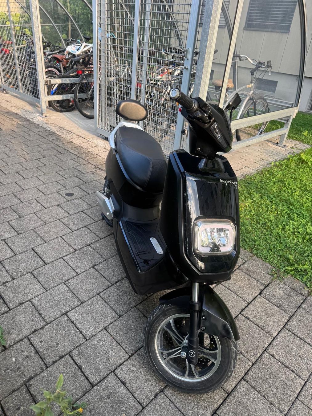 Elektromobile: Electro scouter trotinet – Gebraucht aus Zürich von lm606 2