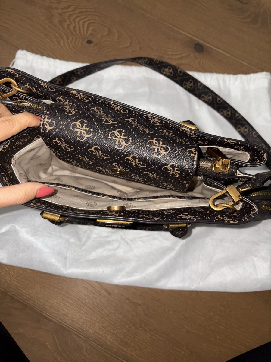Guess Borse da donna: Guess Handtasche, neuwertig, braunes Monogramm Muster. – Nuovo (secondo la descrizione) da Eschenbach LU venduto da ann_928v 2