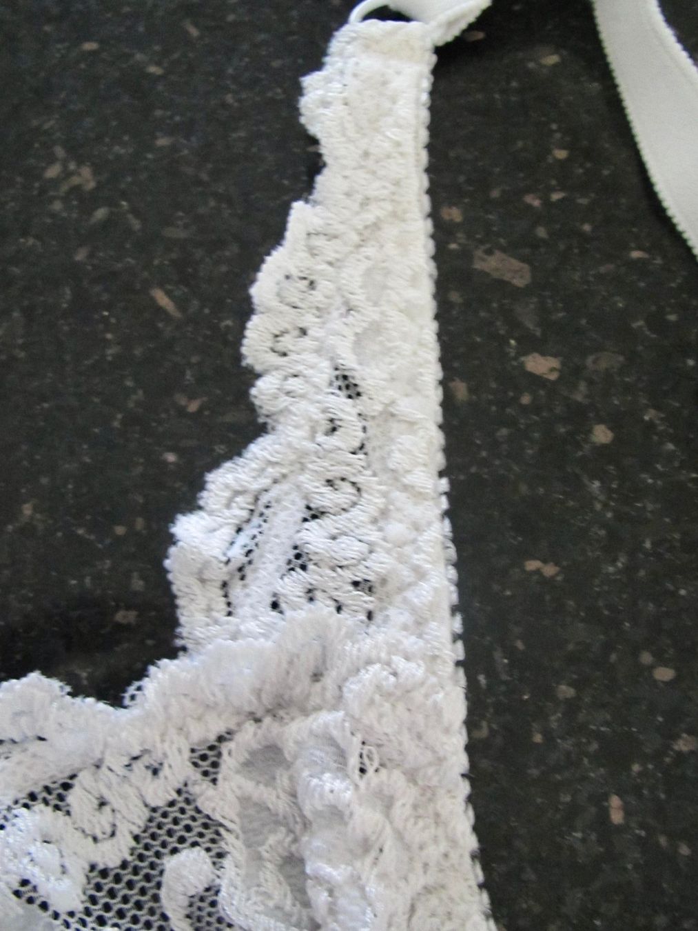 Sonstige Unterwäsche: SOUTIEN - GORGE EN DENTELLES 80 B – Gebraucht aus Murten von Selliot 2