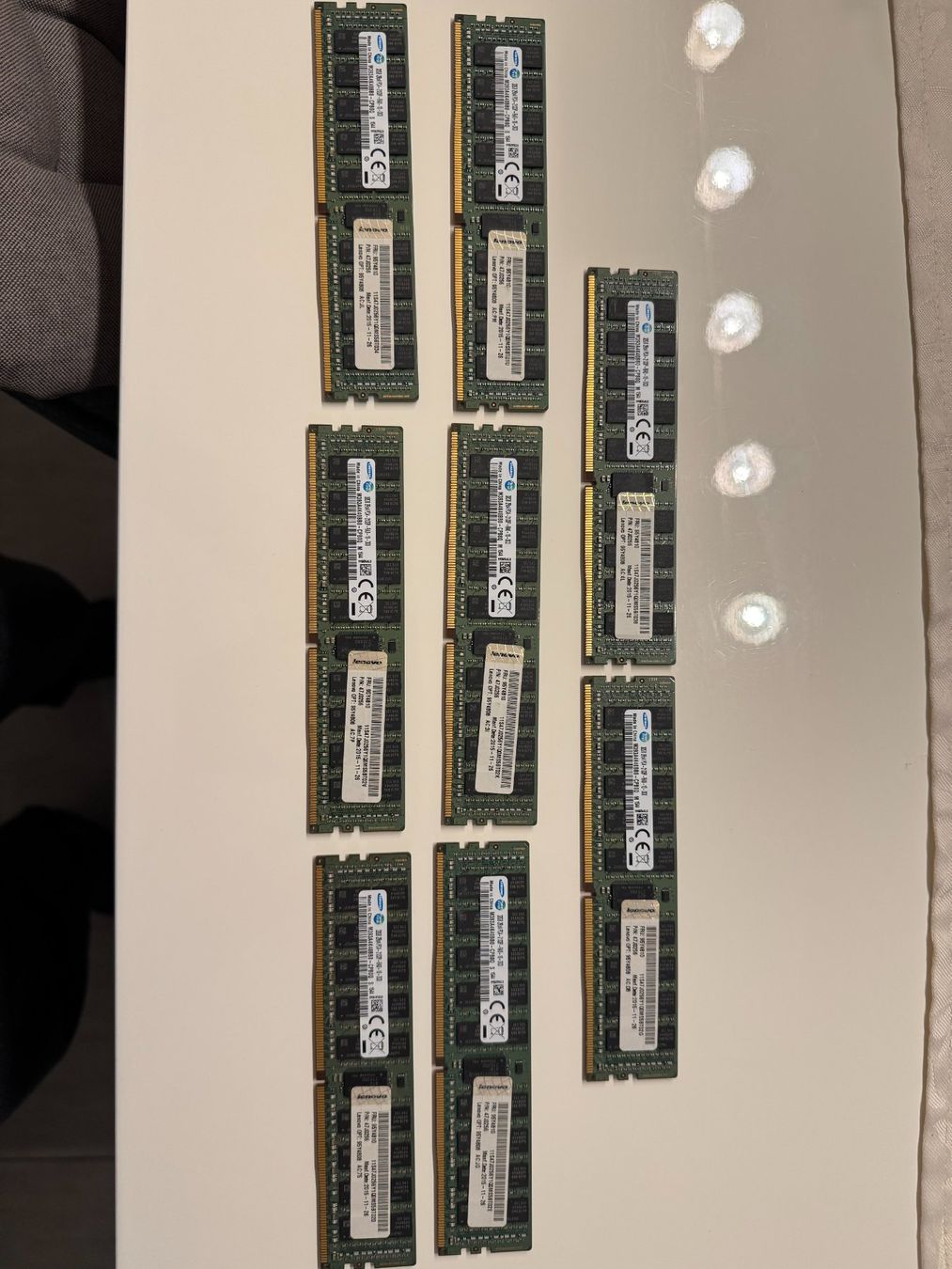 Samsung Memoria / RAM: 8 x 32 GB DDR4 RAM ECC RDIMM – Usato da Sugiez venduto da ScKn